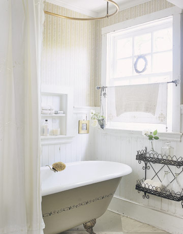 bathroom-tub-window-htours0606-de