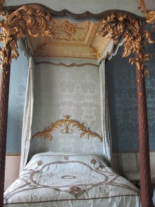 tumblr_n3mx40UlzA1r3y50so1_500