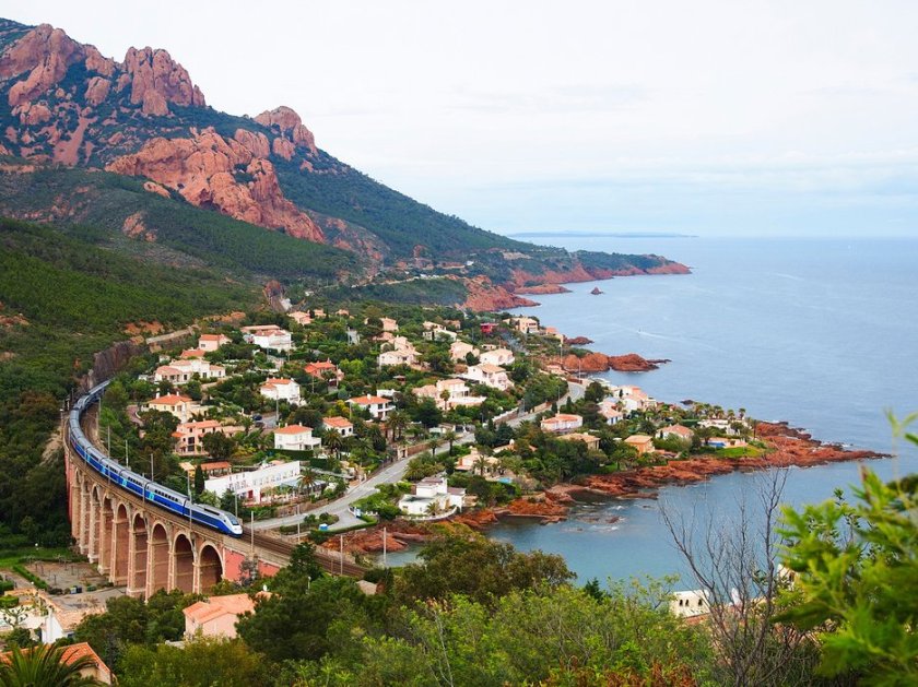 56b10ef73e0bea6769c79756_train-france-mediterrarian-cr-getty