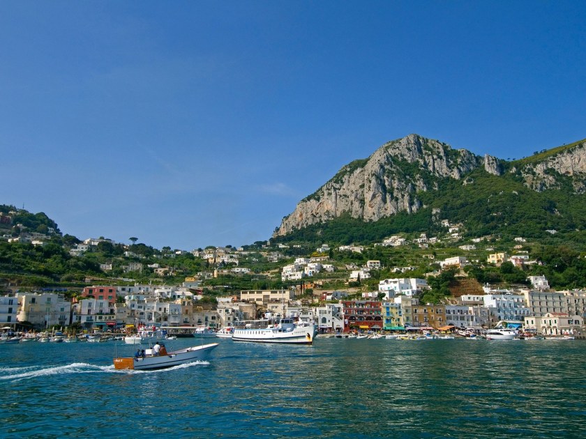 capri-boat-ride-italy