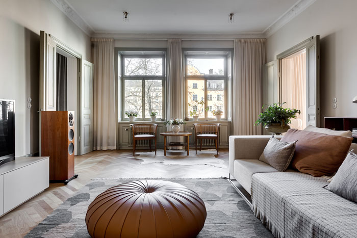elegant-swedish-apartment-filled-with-design-classics-04