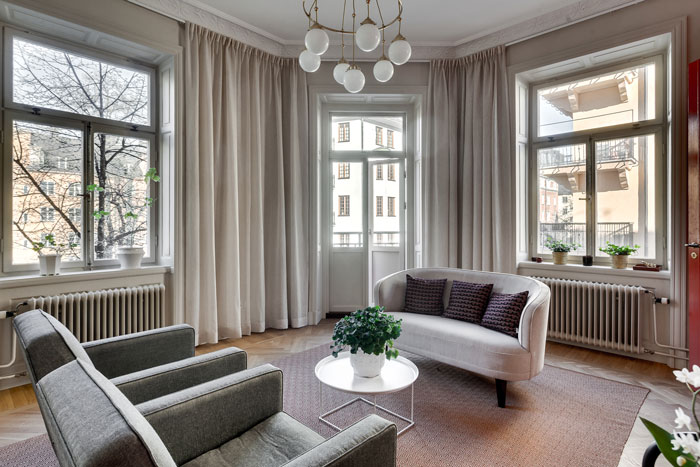 elegant-swedish-apartment-filled-with-design-classics-06